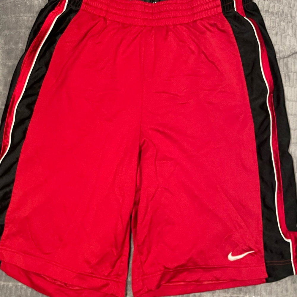 Vintage Nike Basketball Red/Black Shorts Men’s Large